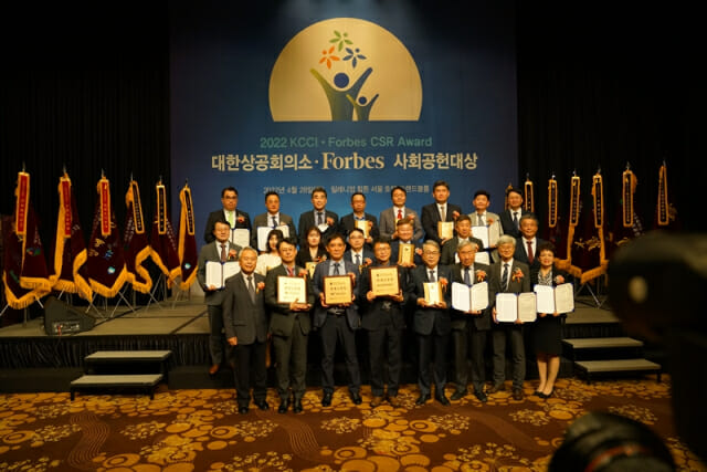 브랜드 어워즈는 생각보다 더 많은 것을 본다